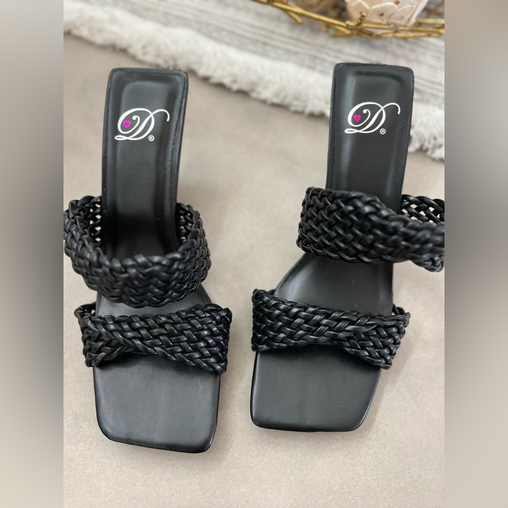 Kitten heels. Style them with cute jeans or mini dress. New without tags